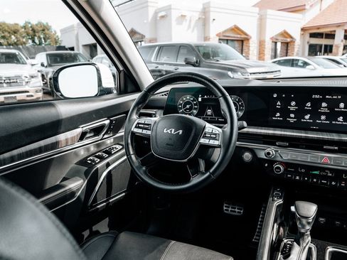 Used 2025 Kia Telluride SX w/ SX Captain's Chair Package AWD/4WD image 23