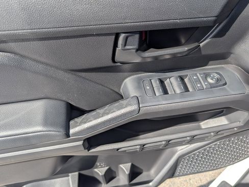 Used 2025 Toyota Tacoma SR image 15