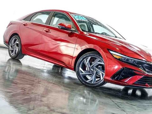 Used 2024 Hyundai Elantra Limited FWD image 5