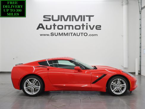 Used 2017 Chevrolet Corvette Stingray Coupe w/ 1LT RWD image 1