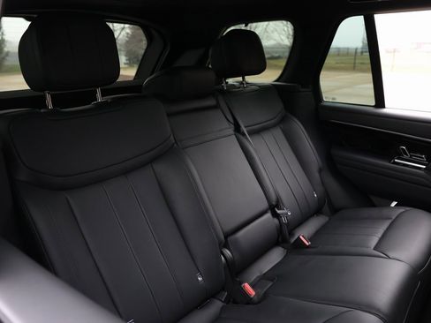 Used 2025 Land Rover Range Rover SE image 30