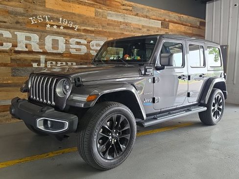 Used 2021 Jeep Wrangler Unlimited Sahara w/ Cold Weather Group AWD/4WD image 2