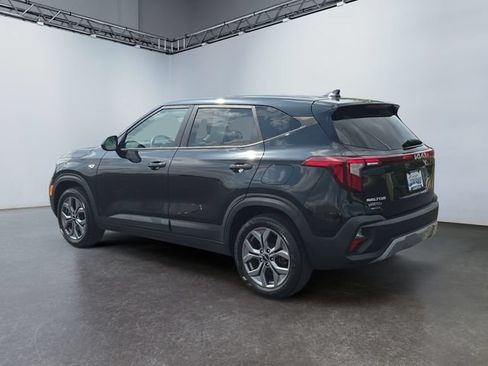 Used 2024 Kia Seltos LX AWD/4WD image 3