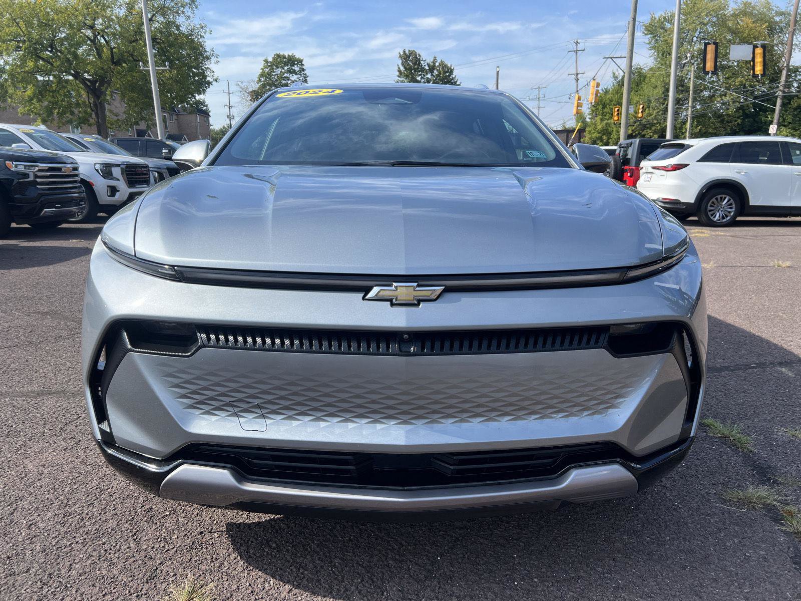 Used 2024 Chevrolet Equinox EV LT FWD image 2