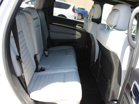 Used 2018 Jeep Grand Cherokee Limited AWD/4WD image 12