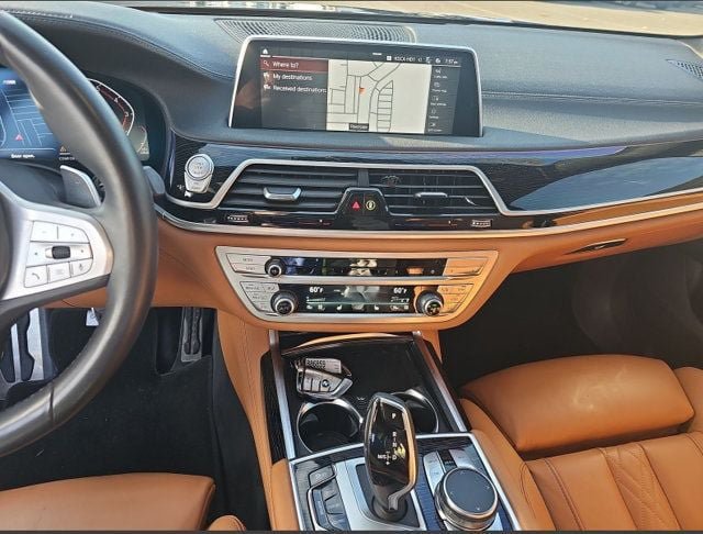 Used 2022 BMW 740i w/ M Sport Package RWD image 3