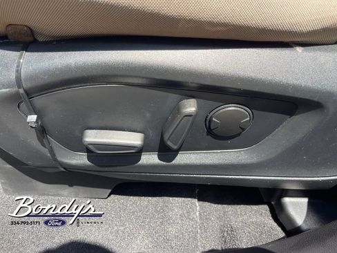 Used 2021 Ford Explorer XLT RWD image 9