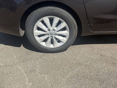 Used 2017 Kia Sedona EX FWD image 15