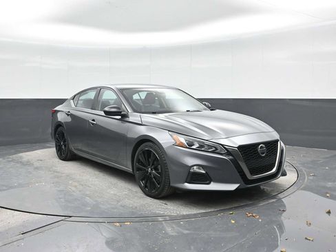 Used 2022 Nissan Altima 2.5 SR image 1