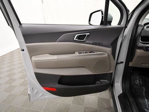 Certified 2026 Kia Carnival EX FWD image 13