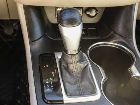 Used 2017 Toyota Highlander Limited image 29