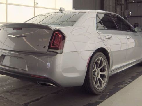 Used 2018 Chrysler 300 S w/ 300S Premium Group image 2