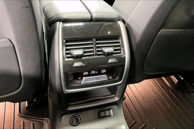 Used 2022 BMW X7 xDrive40i w/ Executive Package AWD/4WD image 12