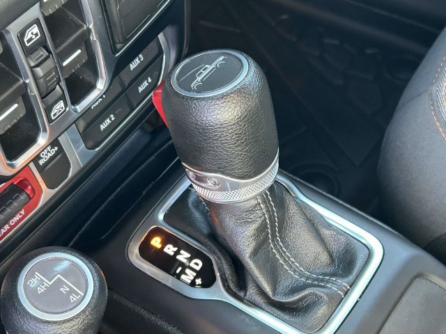 Used 2024 Jeep Gladiator Mojave w/ Technology Group AWD/4WD image 31