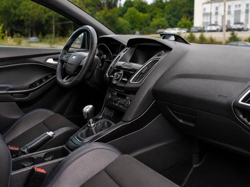 Used 2017 Ford Focus RS AWD/4WD image 17