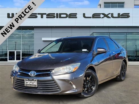 Used 2015 Toyota Camry LE image 1