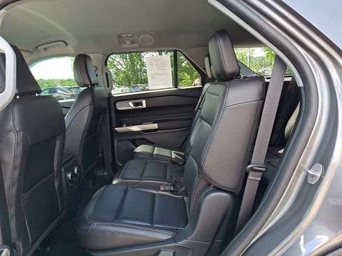 Used 2023 Ford Explorer XLT w/ Equipment Group 202A AWD/4WD image 11