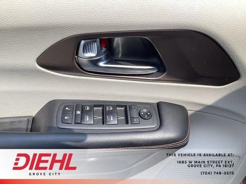 Used 2019 Chrysler Pacifica Touring Plus w/ Cold Weather Group FWD image 19