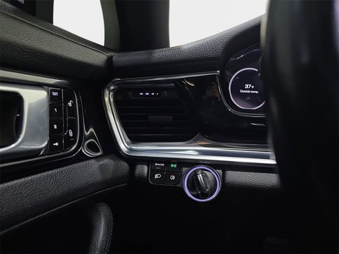 Used 2018 Porsche Panamera 4 image 28