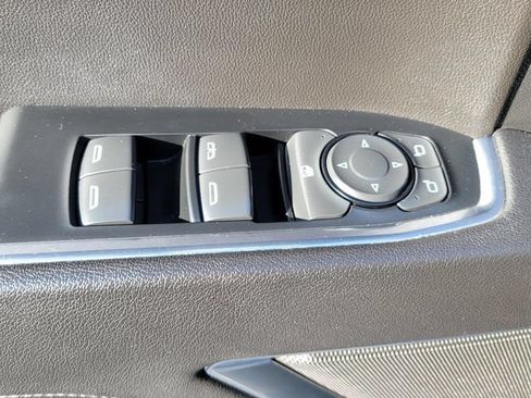 Used 2023 Chevrolet Silverado 1500 LT AWD/4WD image 8