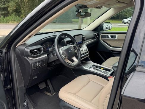 Used 2024 Ford Explorer XLT w/ Equipment Group 202A image 8