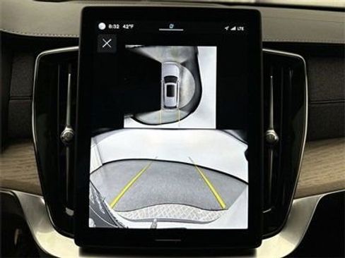 Certified 2025 Volvo XC90 B6 Plus w/ Protection Package Premier image 16
