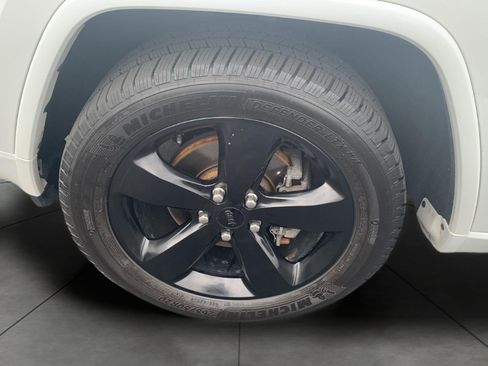 Used 2015 Jeep Grand Cherokee Altitude AWD/4WD image 21