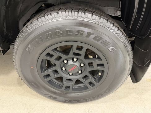 Used 2021 Toyota 4Runner Venture w/ Moonroof Package image 6