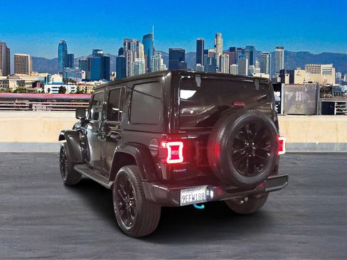 Used 2023 Jeep Wrangler Unlimited Sahara AWD/4WD image 5