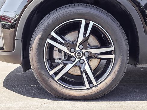 Used 2023 Volvo XC40 B5 Core AWD/4WD image 17
