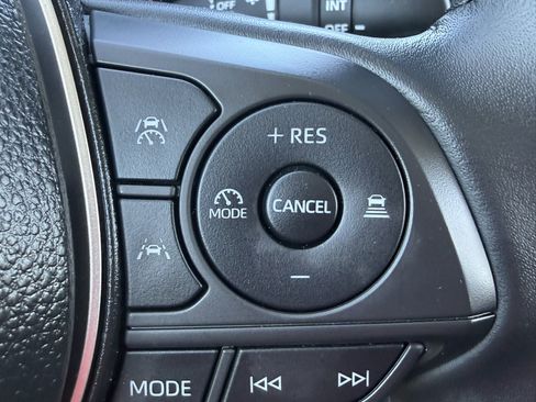 Used 2025 Toyota Corolla Cross XLE w/ Convenience Package FWD image 25