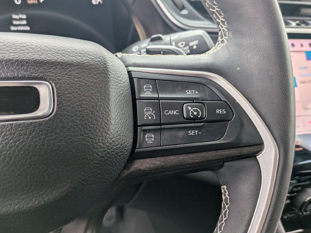 Used 2023 Jeep Grand Cherokee L Limited AWD/4WD image 13
