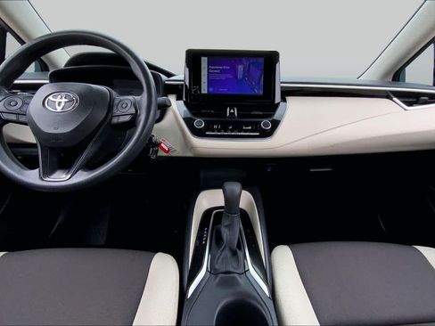 Used 2025 Toyota Corolla LE FWD image 15