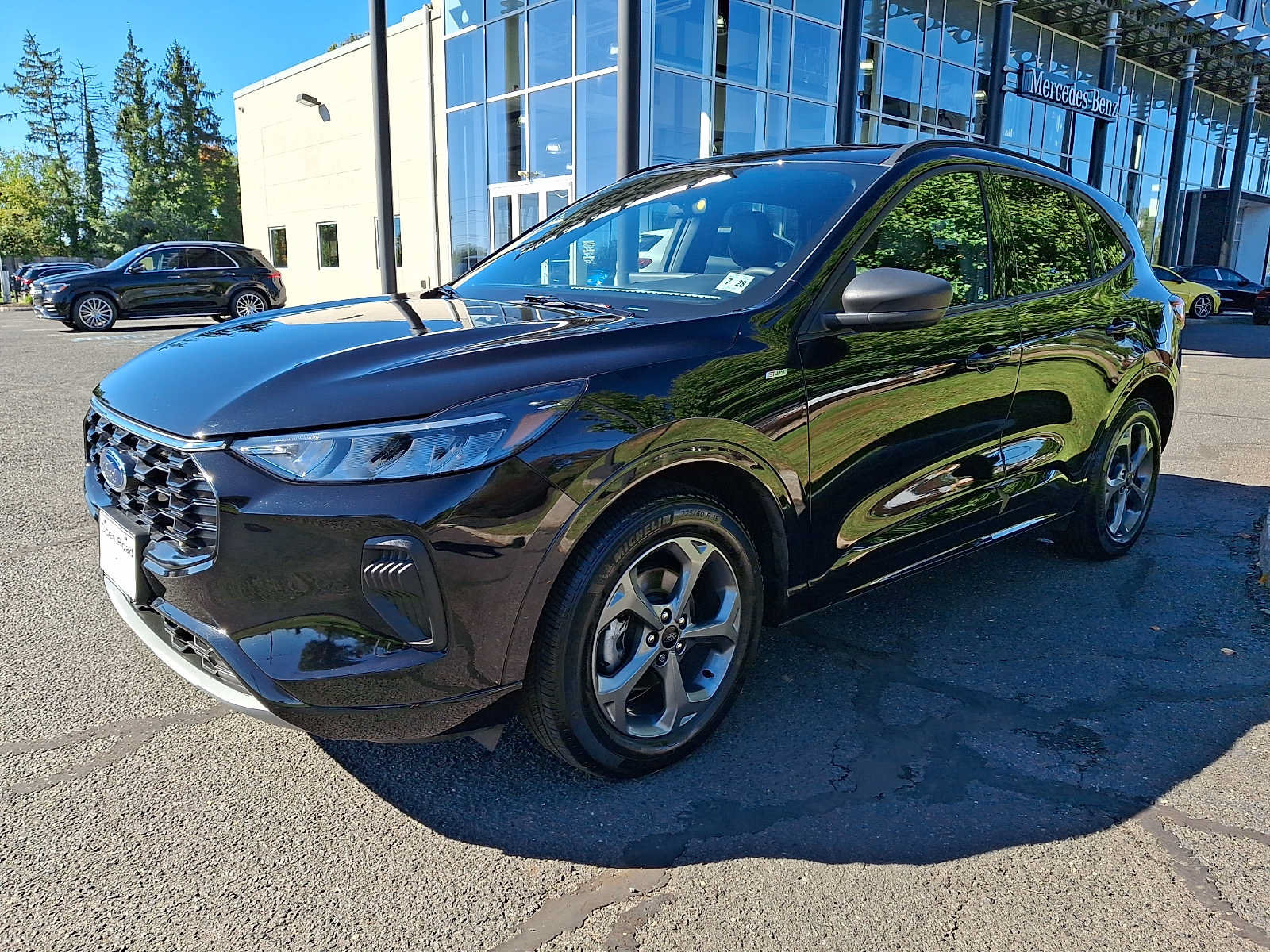 Used 2023 Ford Escape ST-Line w/ Tech Pack #1 AWD/4WD image 3