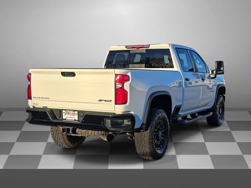 Used 2024 Chevrolet Silverado 2500 ZR2 w/ Technology Package image 6