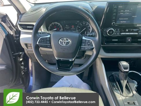 Certified 2021 Toyota Highlander XLE AWD/4WD image 21