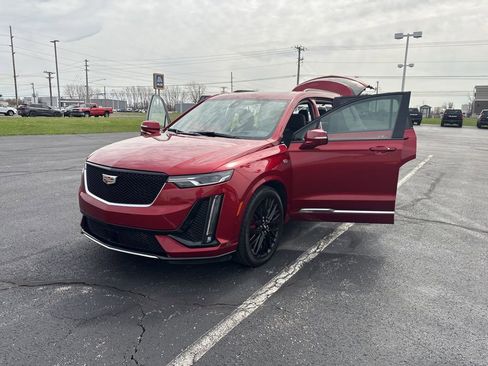 Used 2023 Cadillac XT6 Sport w/ Technology Package AWD/4WD image 13