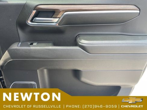 Used 2023 Chevrolet Silverado 1500 LT AWD/4WD image 27