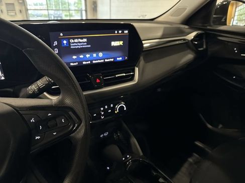 Used 2024 Chevrolet TrailBlazer LT w/ Driver Confidence Package FWD image 22