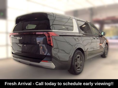 Used 2025 Kia Carnival FWD image 3