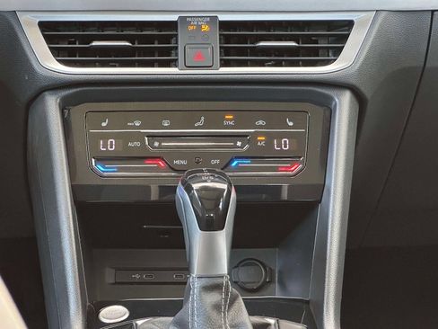 Certified 2025 Volkswagen Taos SE AWD/4WD image 19