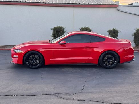 Used 2019 Ford Mustang GT Premium RWD image 3
