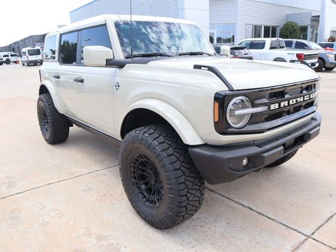 New 2026 Ford Bronco Outer Banks AWD/4WD image 1