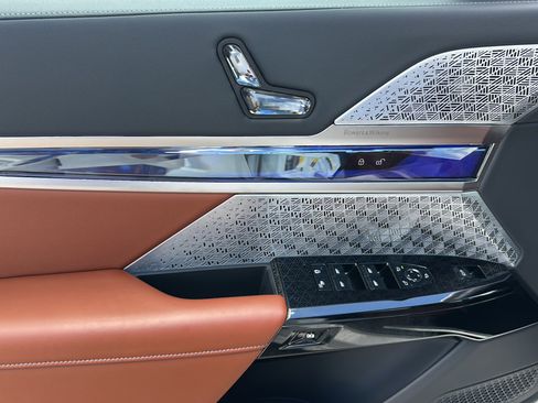 New 2024 BMW i7 xDrive60 w/ Executive Package image 12