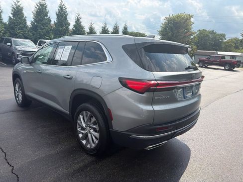 Certified 2025 Buick Enclave Preferred FWD image 3