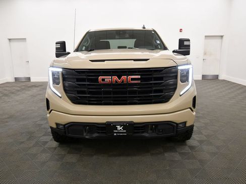 Used 2022 GMC Sierra 1500 Elevation w/ X31 Off-Road Package AWD/4WD image 11
