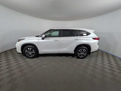Used 2023 Toyota Highlander XLE AWD/4WD image 25
