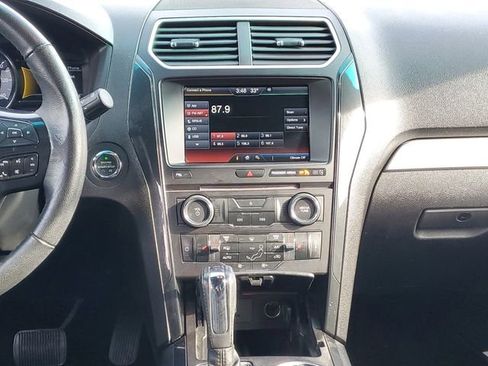 Used 2016 Ford Explorer XLT w/ Equipment Group 202A image 32