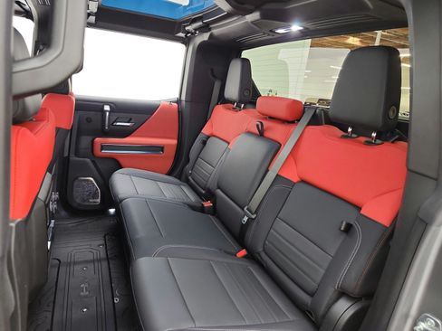 Used 2026 GMC Hummer EV 4x4 Crew Cab w/ Carbon Fiber Edition Package image 16