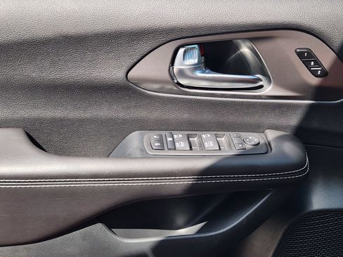 New 2026 Chrysler Pacifica Select FWD image 19